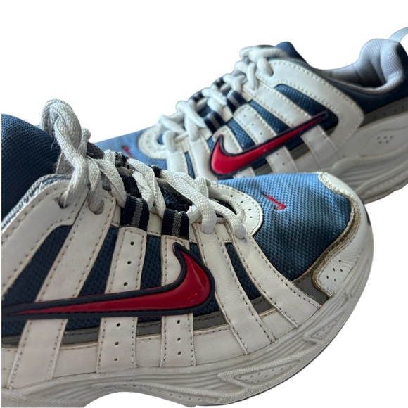 Nike Advantage Runner Sneakers 386630-461 Size 4 Youth or 5.5 W - Picture 2 of 8